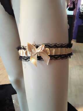 B04 GARTER RENDA C/VELUDO PR/DOURADO (G) - Sex Shop em Curitiba